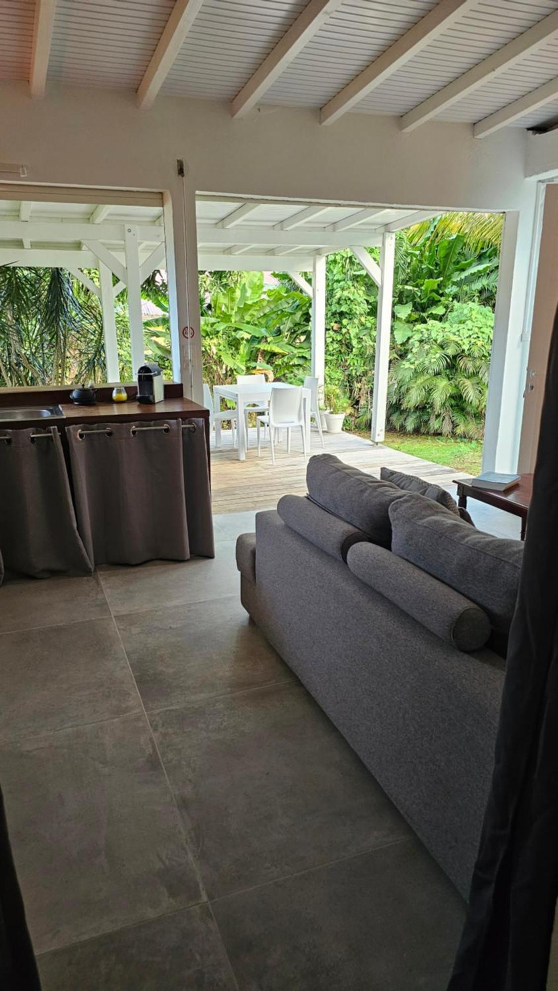 Habitation Les Cassias Couette-café 3*